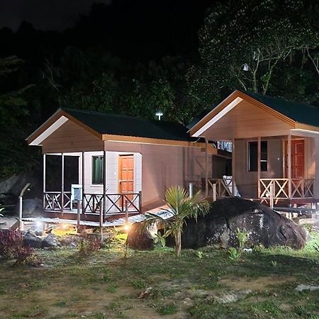 Dumba Bay Tioman Hotel Kampung Genting Exterior photo