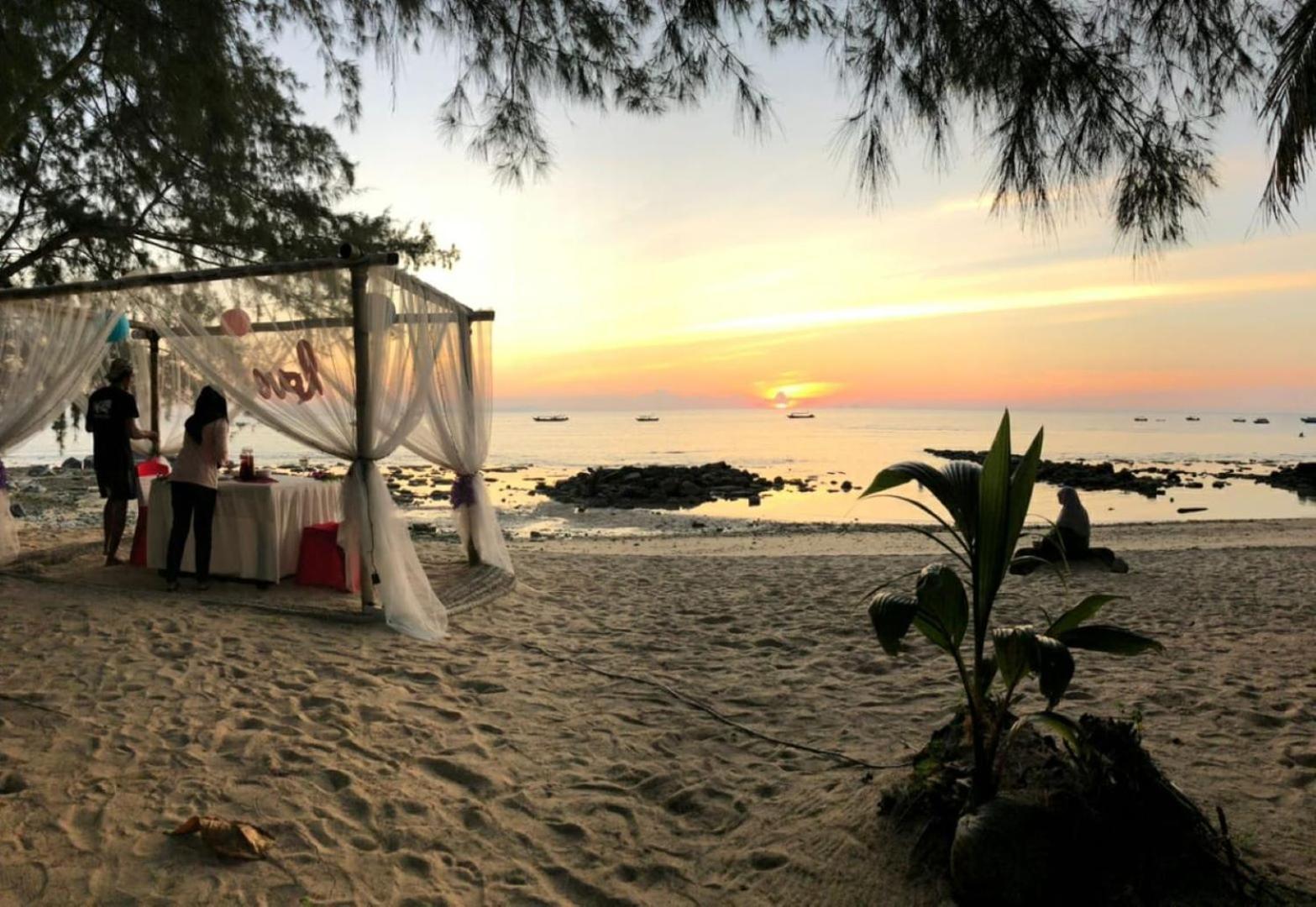 Dumba Bay Tioman Hotel Kampung Genting Exterior photo